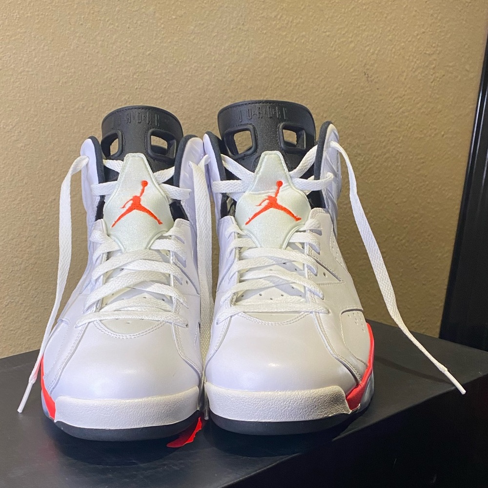 Air Jordan 6 Retro - Picture 2 of 15